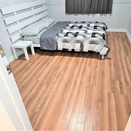 Modern Quiet Home By The Airport Mississauga Esterno foto