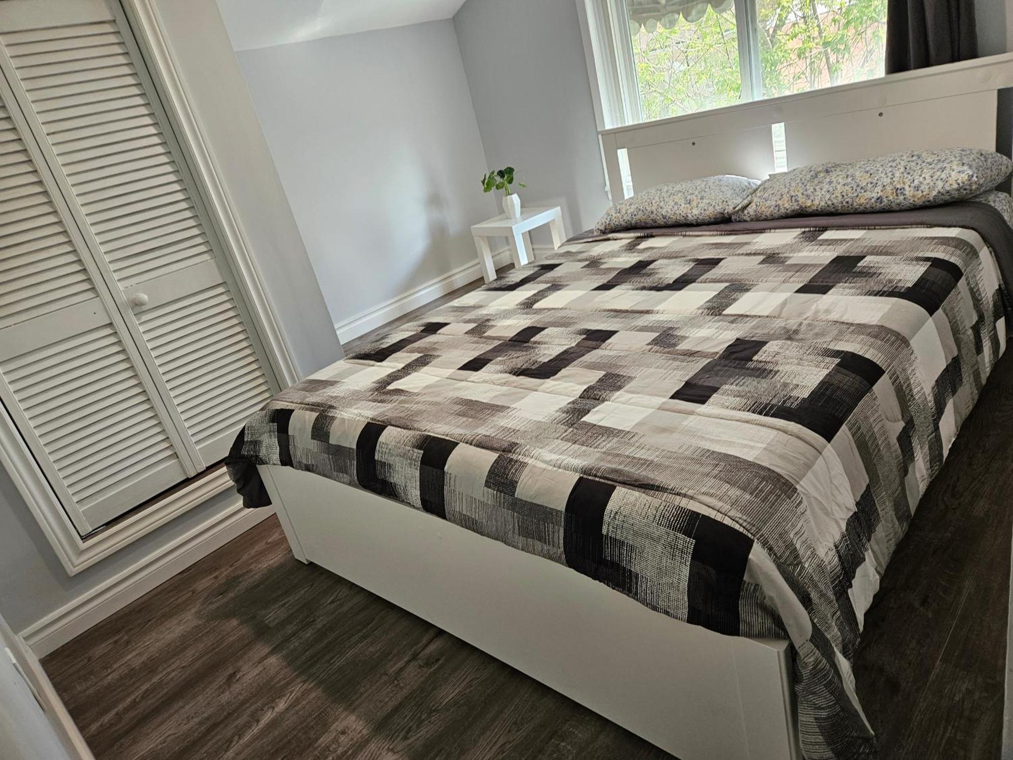 Modern Quiet Home By The Airport Mississauga Esterno foto