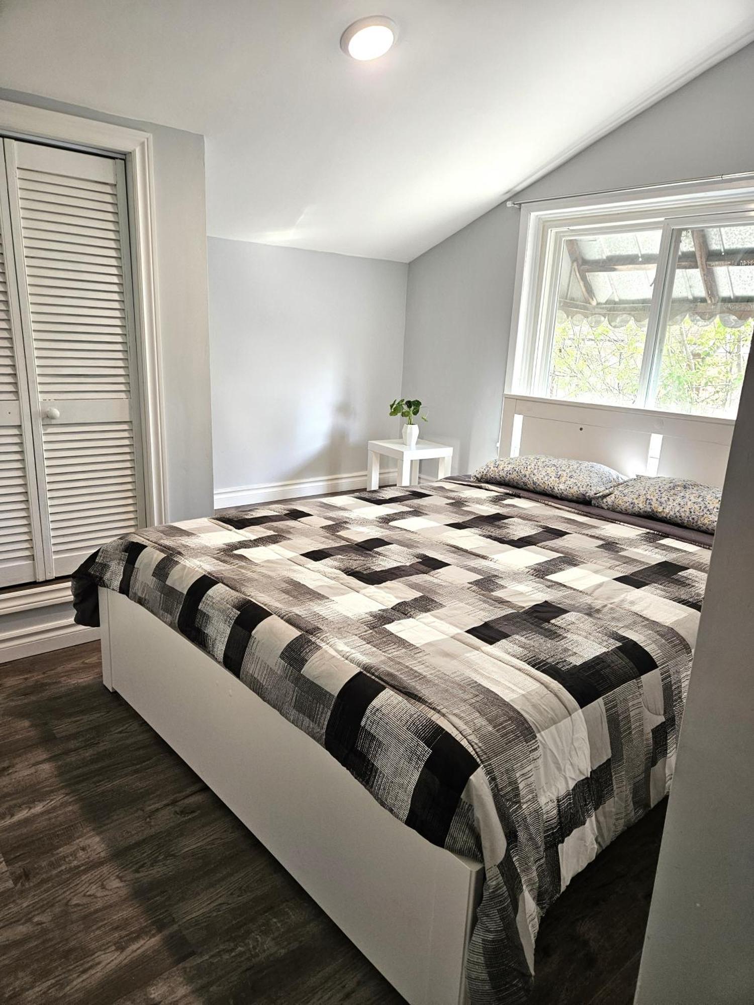 Modern Quiet Home By The Airport Mississauga Esterno foto