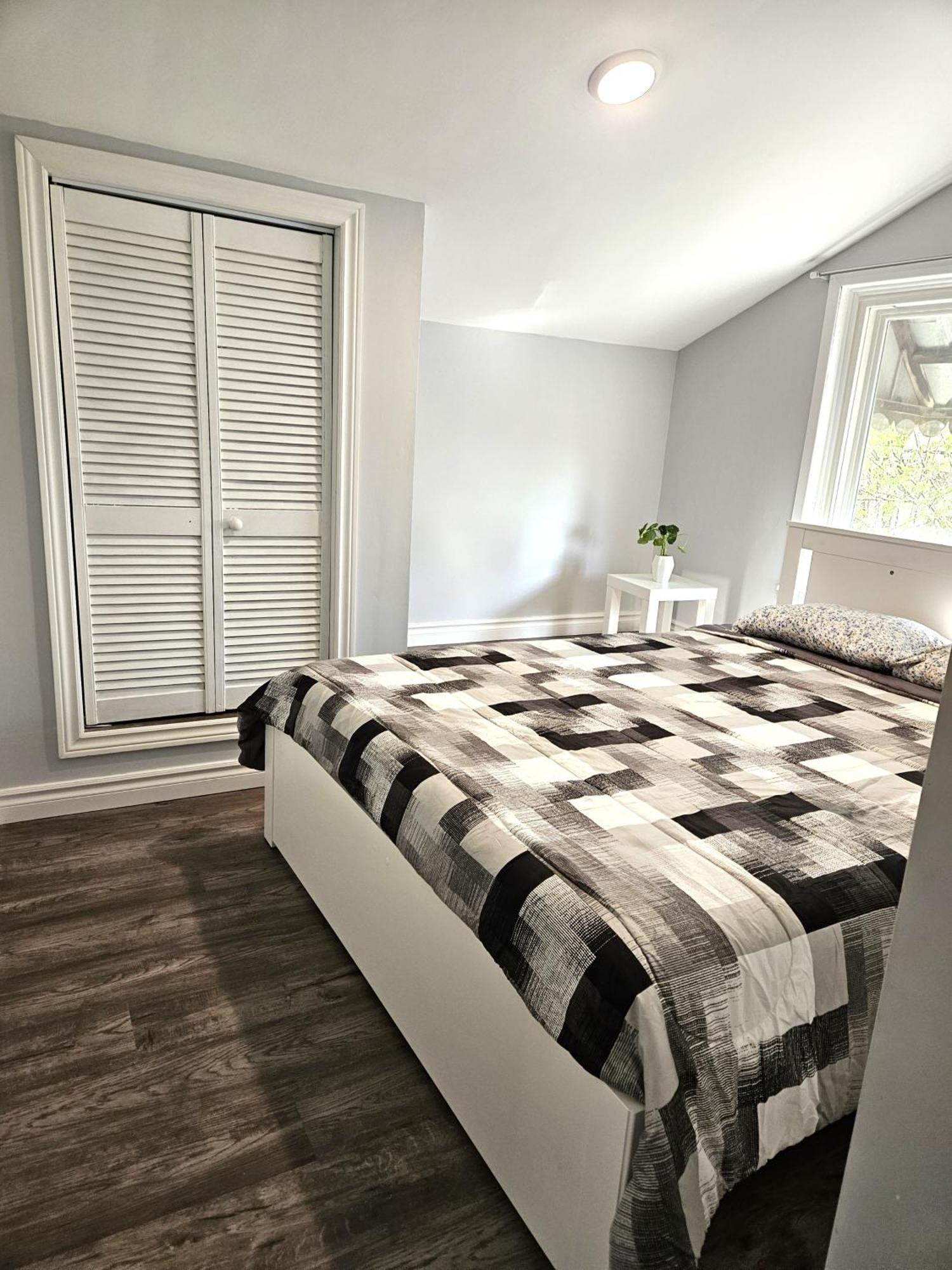 Modern Quiet Home By The Airport Mississauga Esterno foto